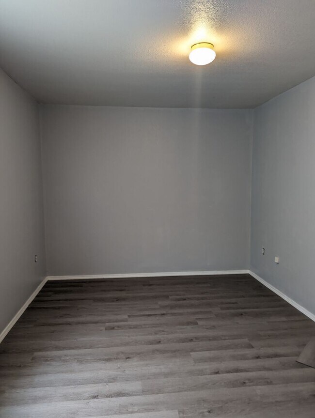 Foto del edificio - Upstairs 1 Bedroom Apartment