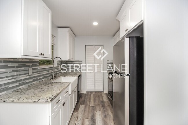 Foto del edificio - NOW OFFERING HALF MONTH OFF FREE!