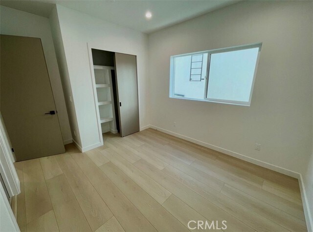 Building Photo - 611 W 41st Pl