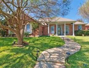Building Photo - 606 Lantana St