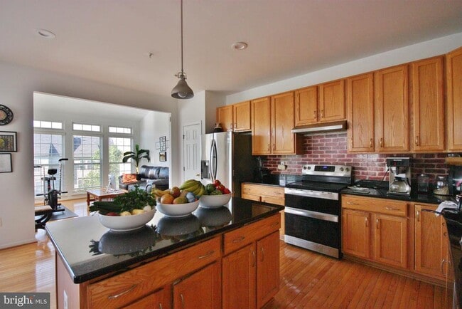 Building Photo - 10736 Enfield Dr