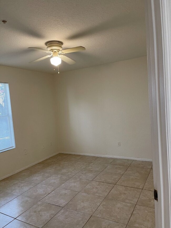 Foto del edificio - Beautiful 1st floor, 3 bedroom/2 bath cond...