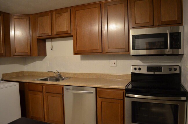 Kitchen - 117 Allen Dr