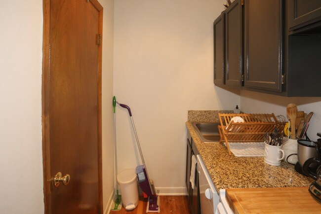 Building Photo - 3524 N Marshfield Ave
