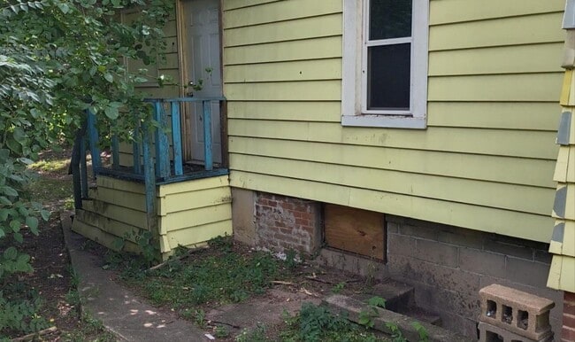 Building Photo - 517 Vine St