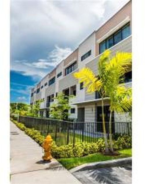 Foto del edificio - 825 NE 17th Ter