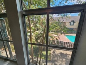 Building Photo - 8287 Kingsbrook Rd Building Photo - 8287 Kingsbrook Rd