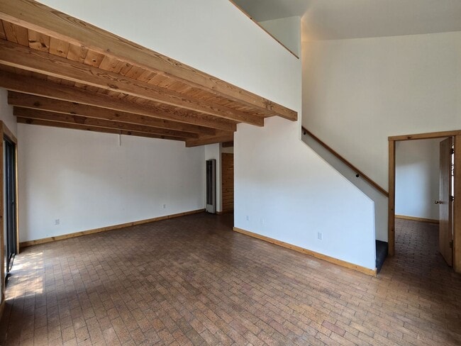 Building Photo - 808 Agua Fria St