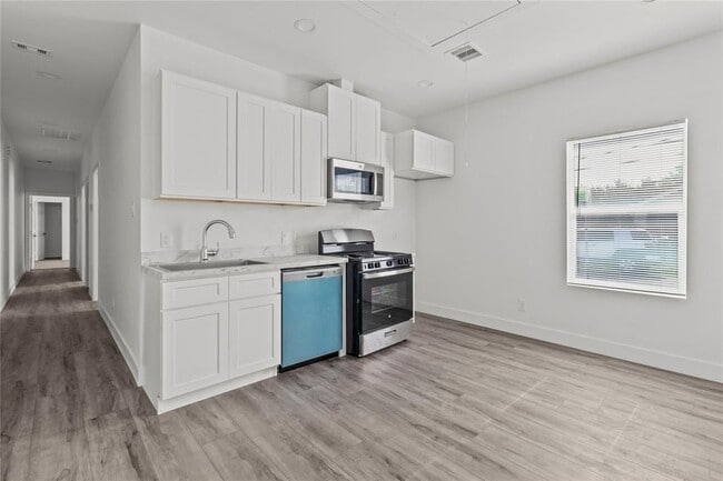 Foto del edificio - 8501 Denby St