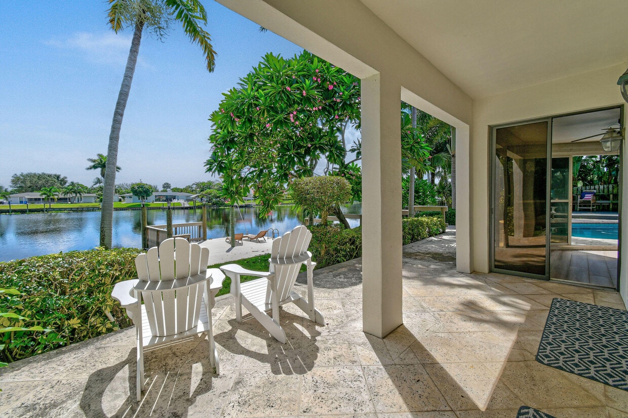 Foto principal - 8110 W Lake Dr