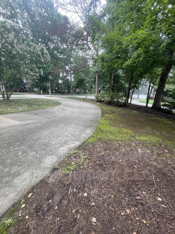 Foto del edificio - 639 Greenwood Cir