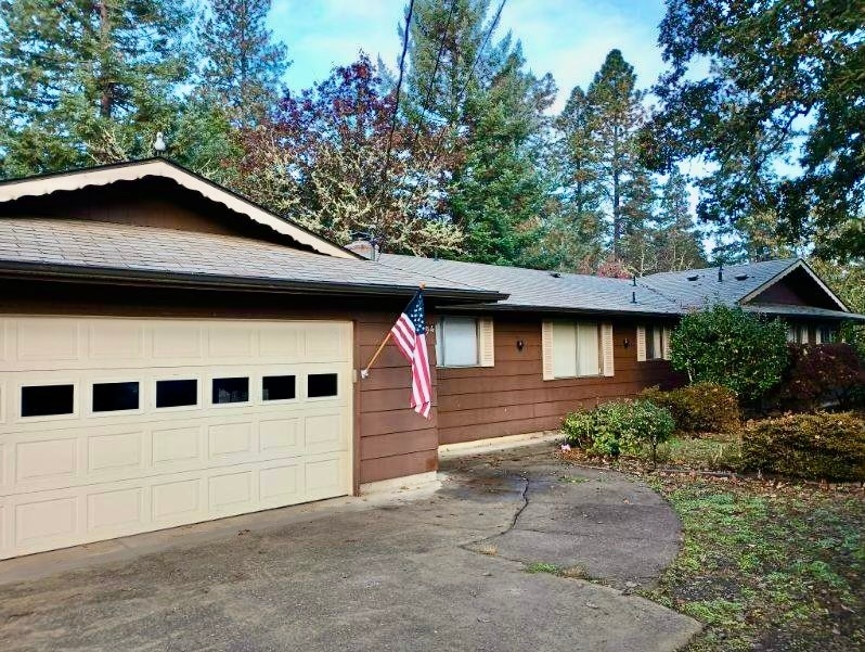 Primary Photo - 88494 Ellmaker Rd