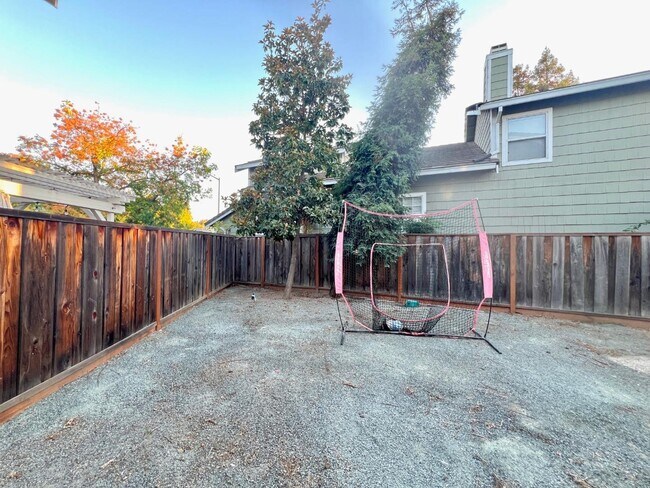 Building Photo - 479 Tioga Ct