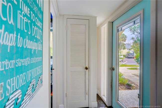 Building Photo - 5563 NE Gulfstream Way