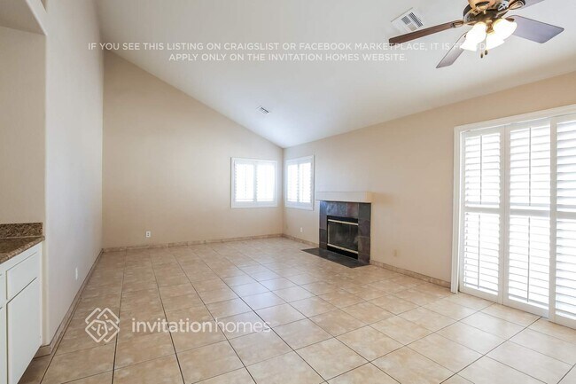 Foto del edificio - 2116 Running River Rd