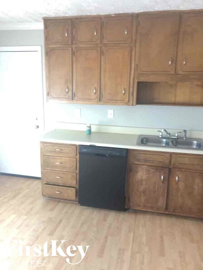 Building Photo - 1726 Ridgeway Dr