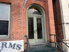 Building Photo - 518 Warren St