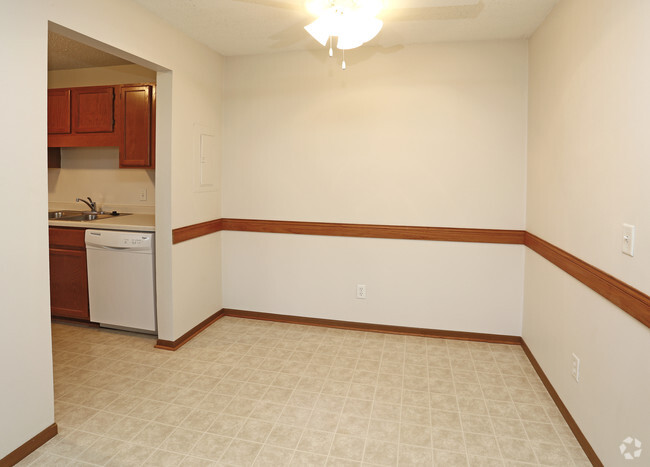 Dining Area - Lake Point South Apartments