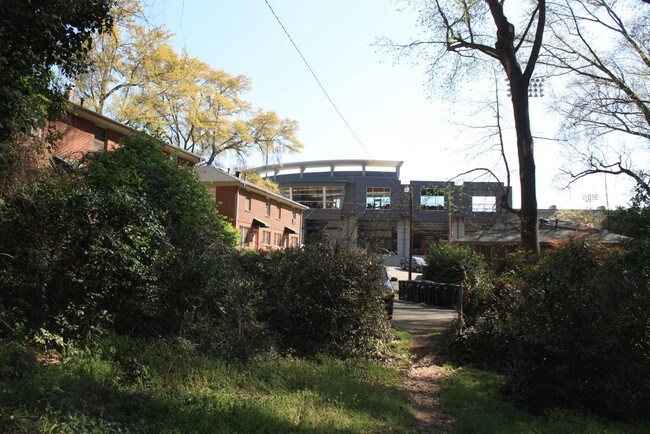 Foto del edificio - 210 E Rutherford St. - C