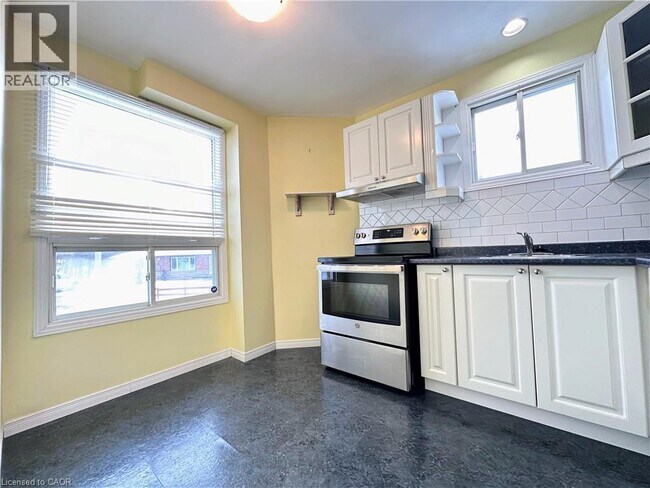 Building Photo - 11 Norman Ln