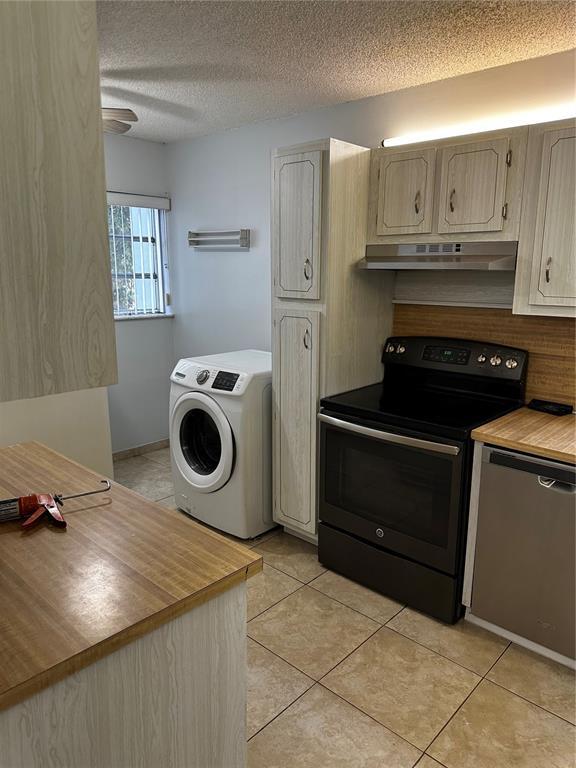 Building Photo - 8421 Lagos de Campo Blvd