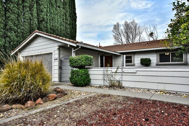 Foto del edificio - 498 Nut Tree Ct