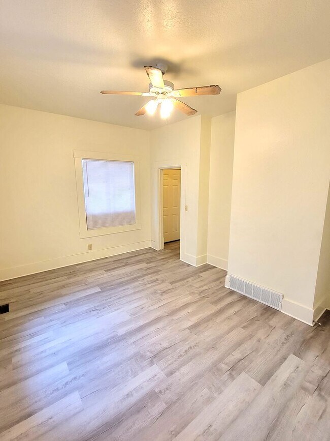 Building Photo - Liberty - Bell Duplex