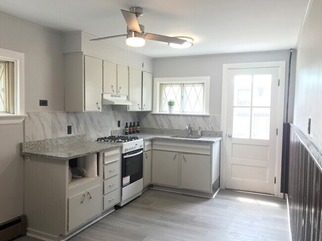 Foto del edificio - 2646 E Toronto St