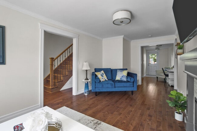 Building Photo - 52 Victoria St