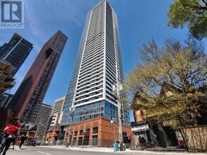 Building Photo - 609 Sherbourne St