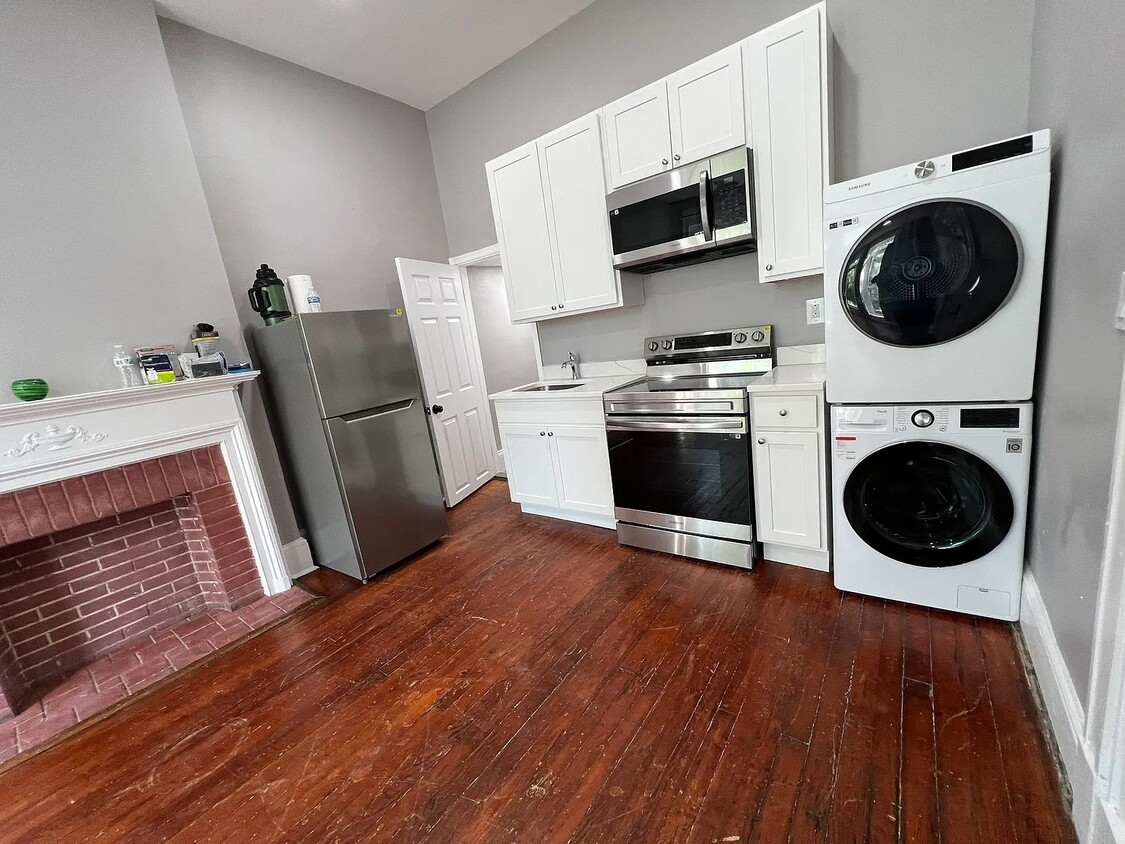 Foto principal - 703 Newington Ave