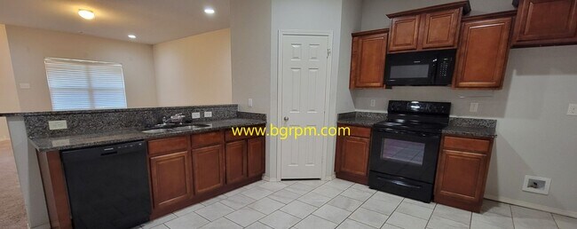 Building Photo - 4 BD, 2 BA, North Little Rock