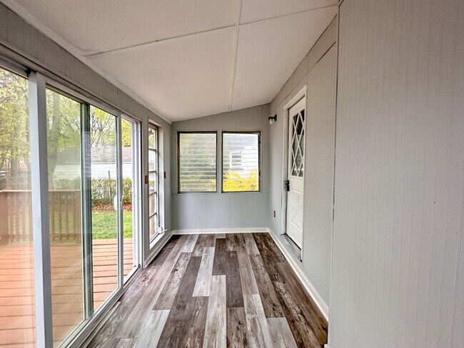 Foto del edificio - Lovely 3-bed Single Family Home in Hamden!...
