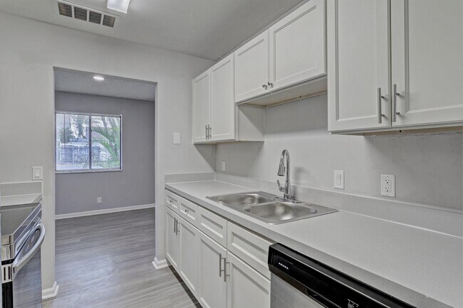 Foto del edificio - 9166 Roan Ln