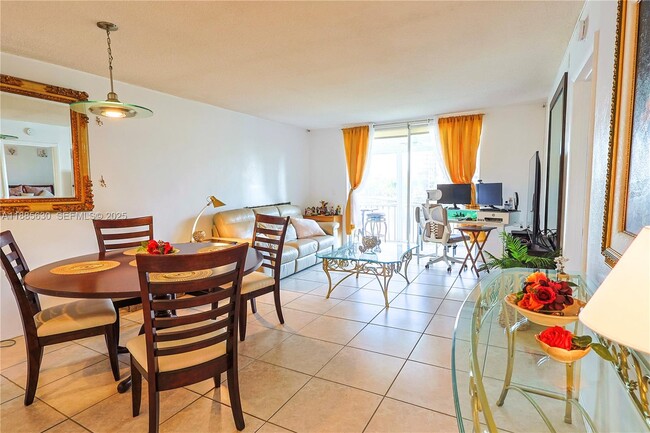 Building Photo - 2999 Point E Dr