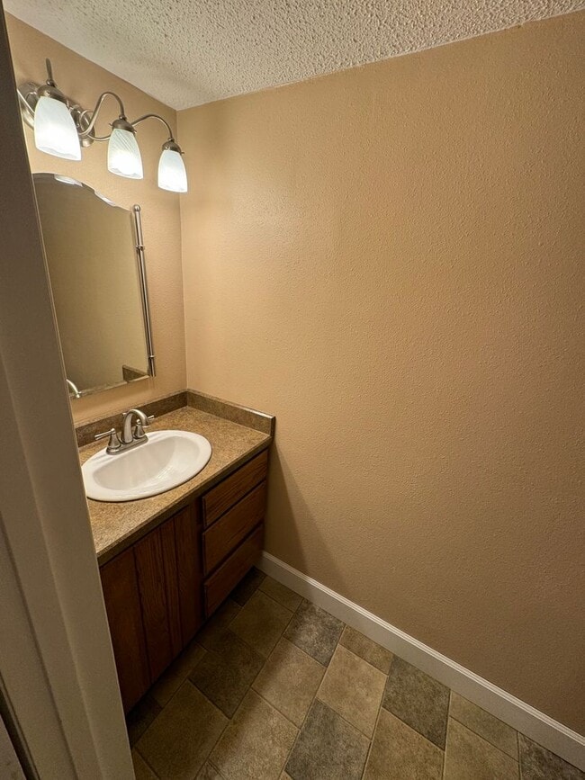 Building Photo - Beautiful Updated Home