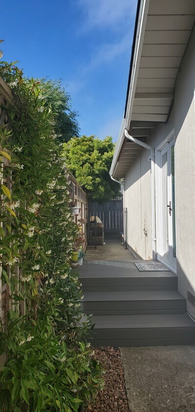 Primary Photo - 815 Dell Rd
