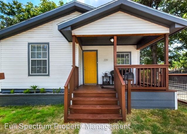 Primary Photo - 3 br, 1 bath House - 209 Saint James