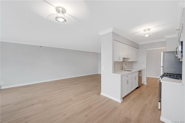 Building Photo - 14 Nosband Ave