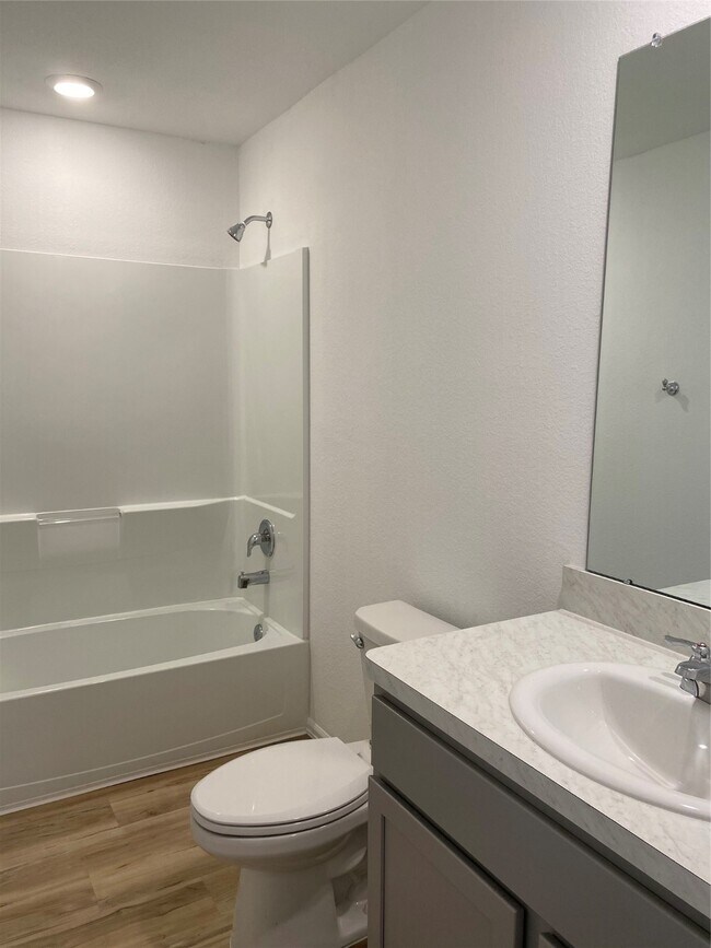 Foto del edificio - 8839 Wooster Trails Dr