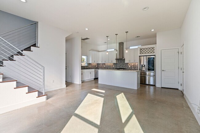 Foto del edificio - Beautiful 2 bedroom, 2 bathroom home in Rosewood!!!