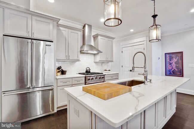Building Photo - 2113 12th St NW