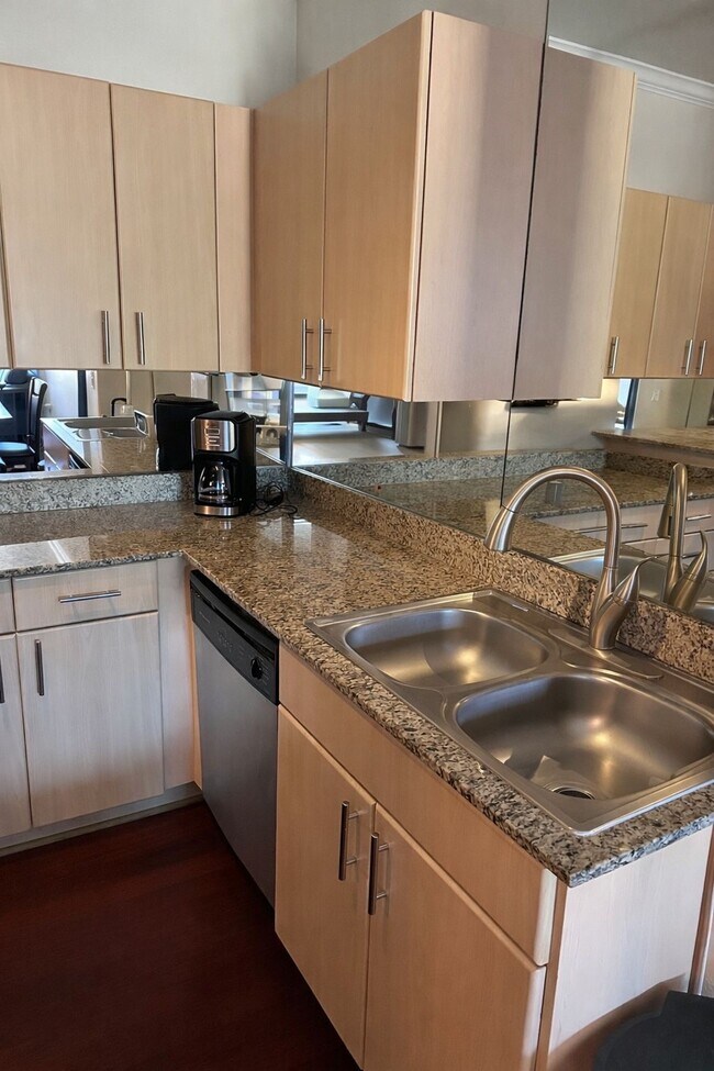 Foto del edificio - 1642 7th Ave