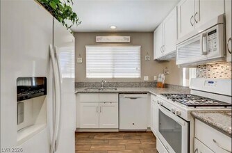 Building Photo - 7385 Vireo Dr