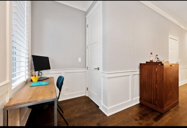 Foto del edificio - 850 W Lill Ave