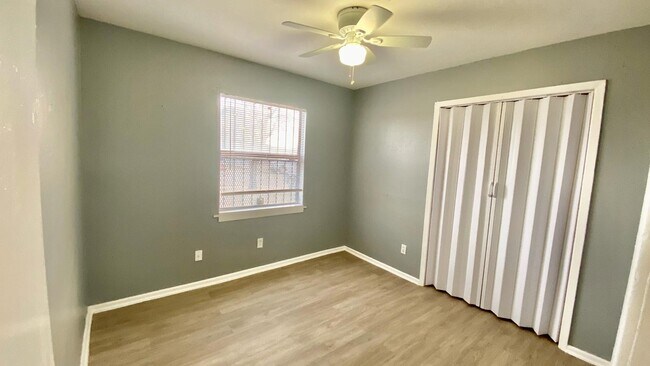 Foto del edificio - 3417 E 16th St