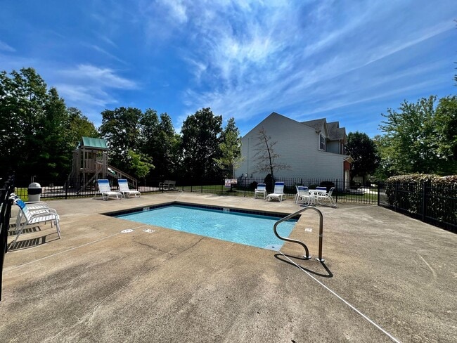 Foto del edificio - Large executive home in pool community Mason, Oh