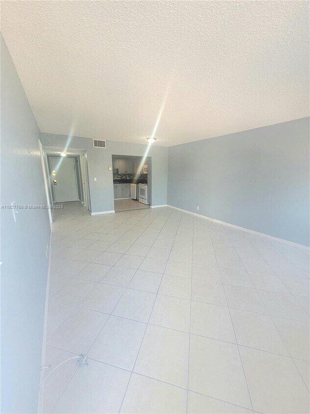 Foto principal - 2025 NE 164th St