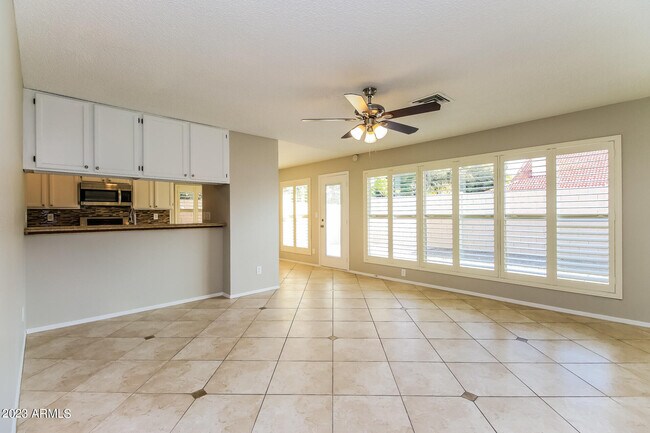 Building Photo - 5861 W Saragosa St