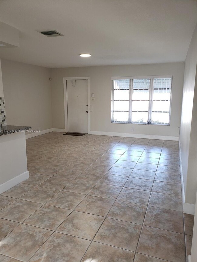 Foto del edificio - 4812 NW 49th Pl